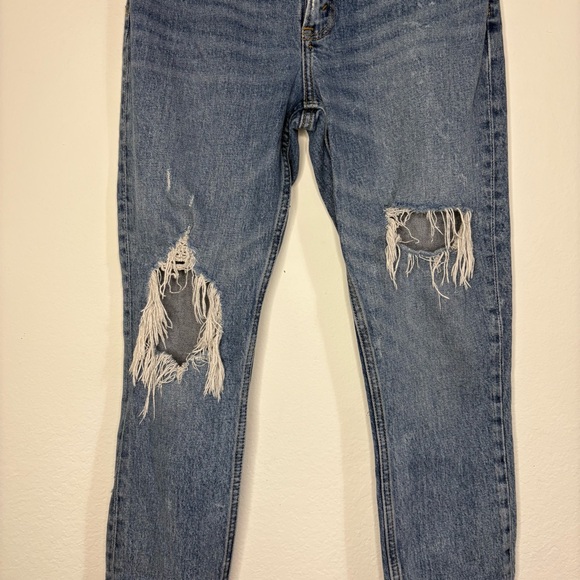Abercrombie & Fitch Distressed High RIse Mom Jeans - Picture 6 of 12